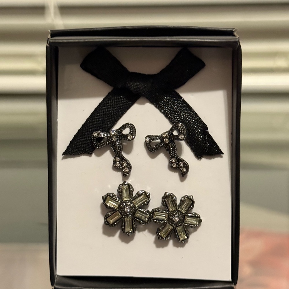 Avon Black and Silver Holiday Earrings Set Bows and Snowfo - Picture 8 of 15